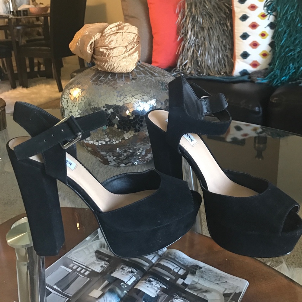 Steve Madden black heels! Good condition!