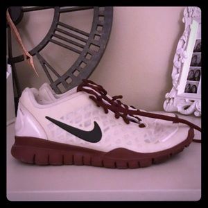 Nike Free TR Fit Size 7 crimson and white