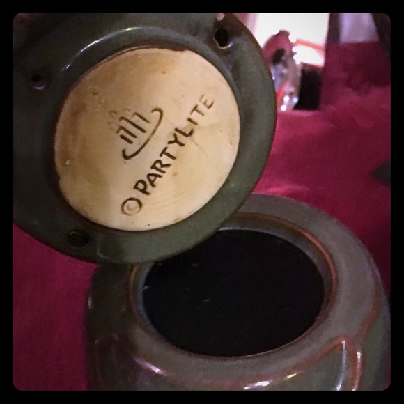 Party lite! - Picture 2 of 2