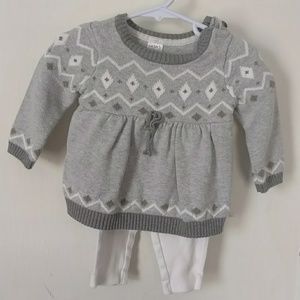 Sweater and leggings outfit