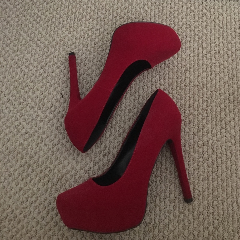 Red velvet Qupid heels size 8
