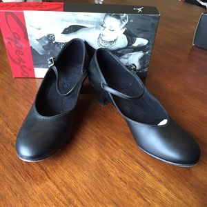 Capezio Character Shoe