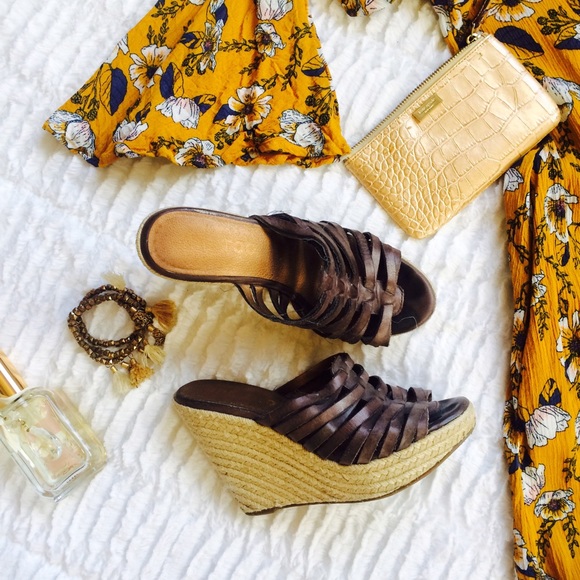 🎉HP🎉Me Too | Brown Strappy Slide Wedges - Picture 2 of 7