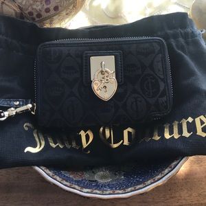 Juicy Couture wristlet that fits iPhone 4's