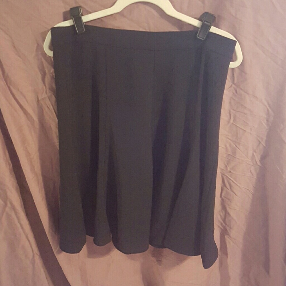 Black Old Navy skirt. Size 8