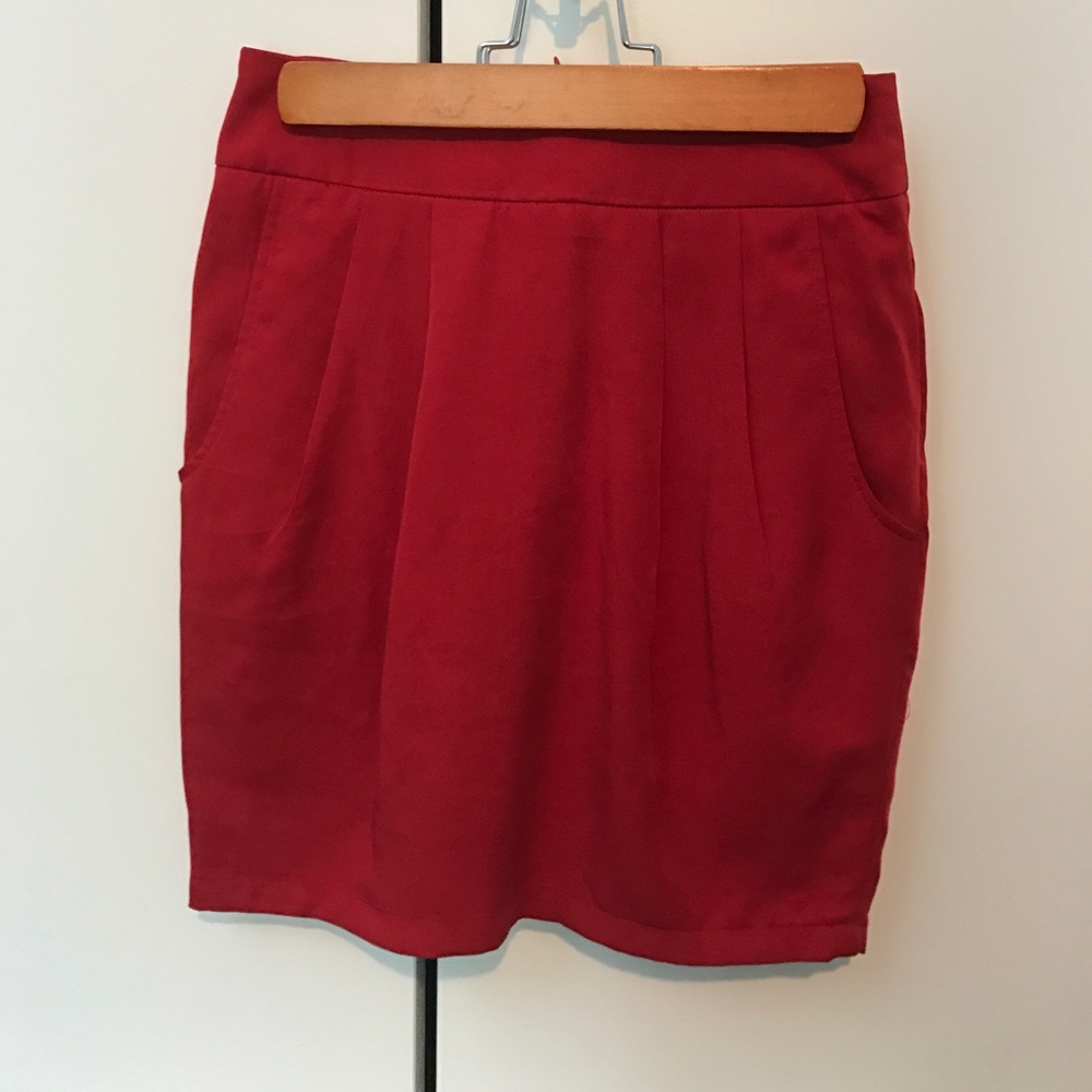 Front pleat skirt