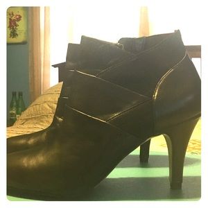 NWOT Black ankle boots