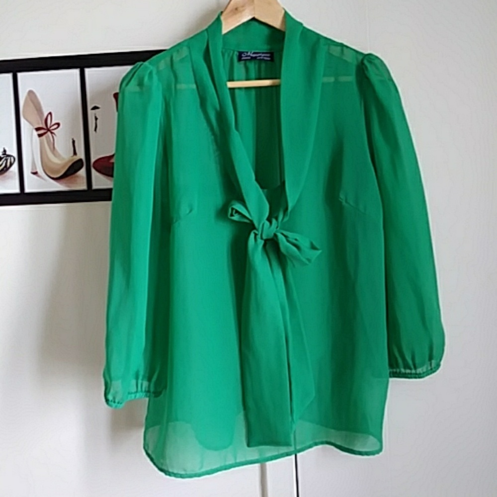 Pretty blouse. - Picture 2 of 2