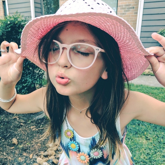 Meet your Posher, Dori - Picture 5 of 7