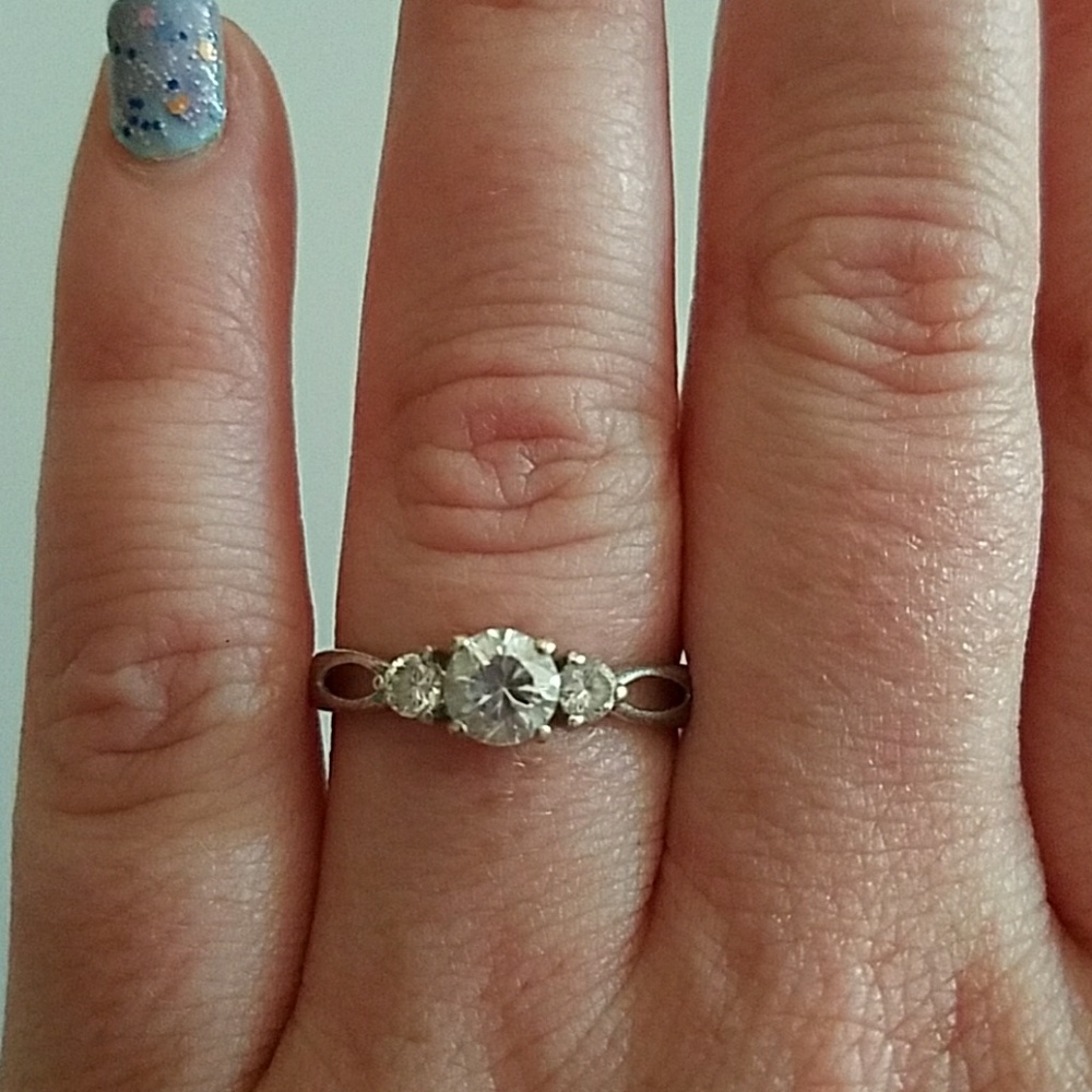 Fashion ring cz size 8