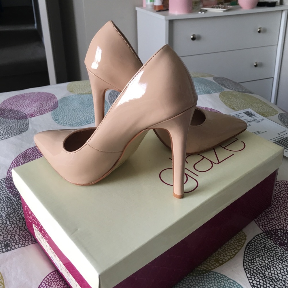 Nude Patent Pumps