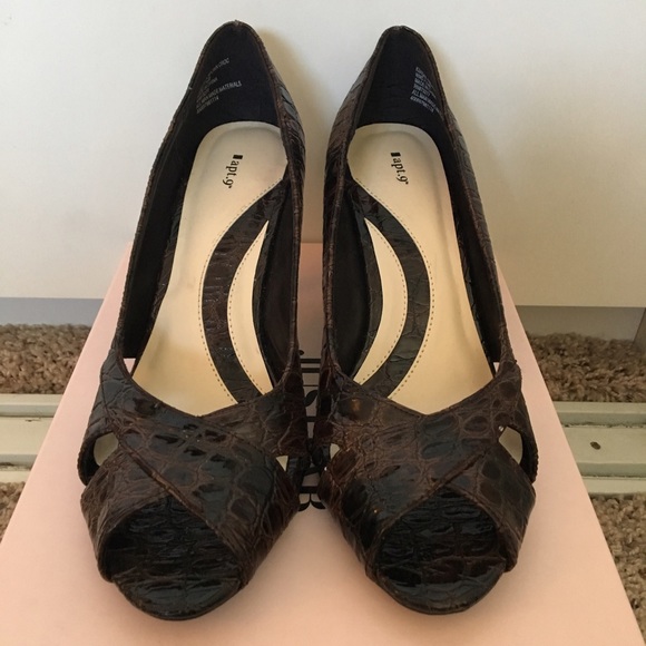 NWOB Brown Black Faux Croc Heels - Picture 1 of 4