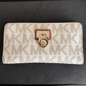 Micheal Kors Wallet