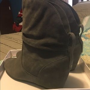 NWOT grey suede ankle boot.