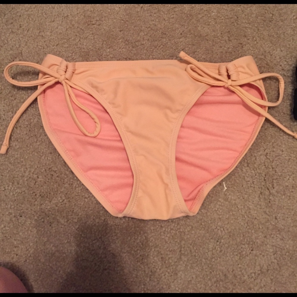 Ruched bikini bottoms