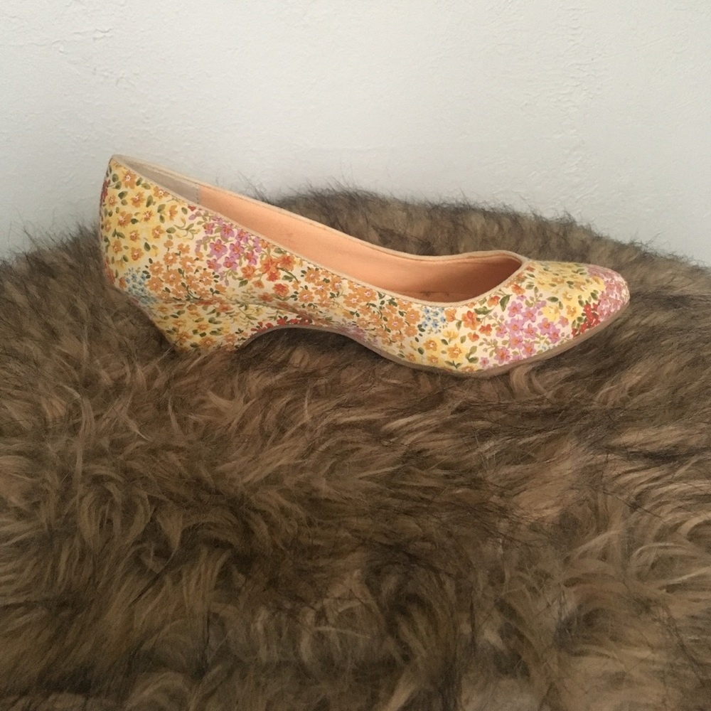 Bright floral kitten heel