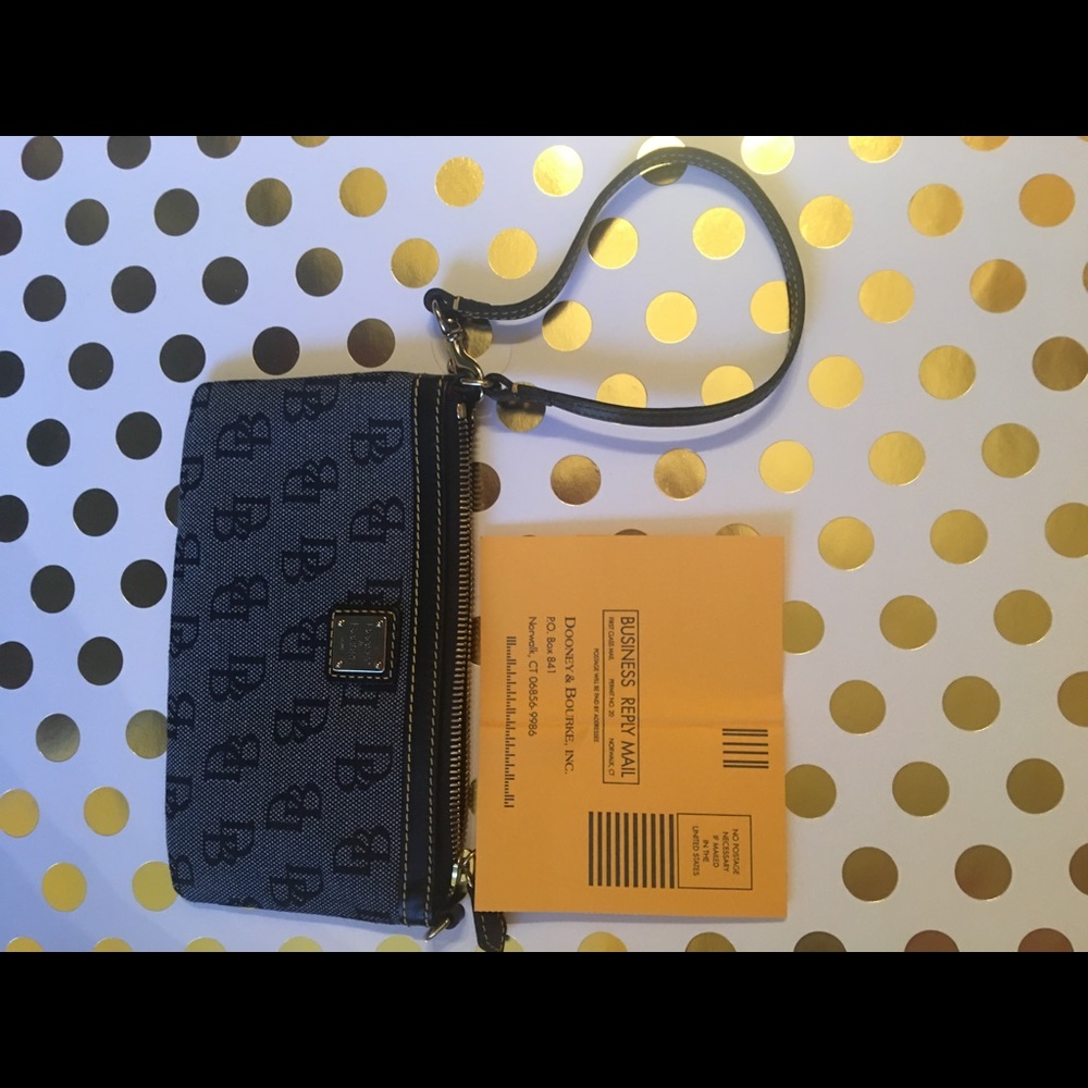 BRAND NEW Dooney & Bourke Wristlet