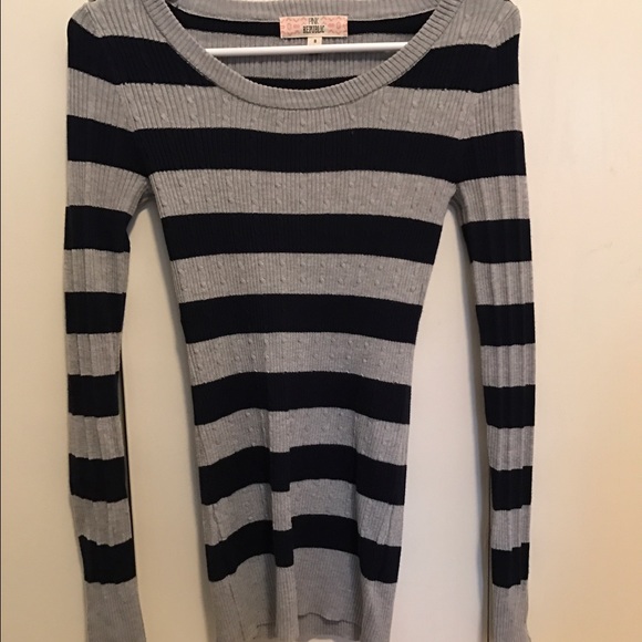 Sweater - Picture 1 of 1