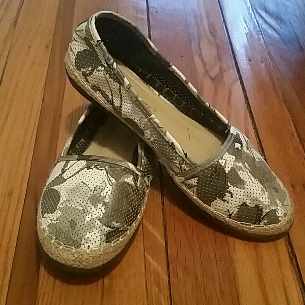 Flats - Picture 2 of 2