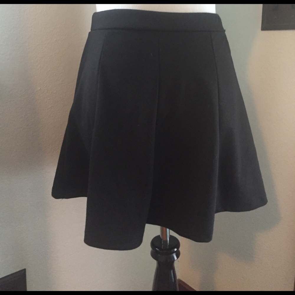 Nice thick cotton skater skirt. Black. One size.