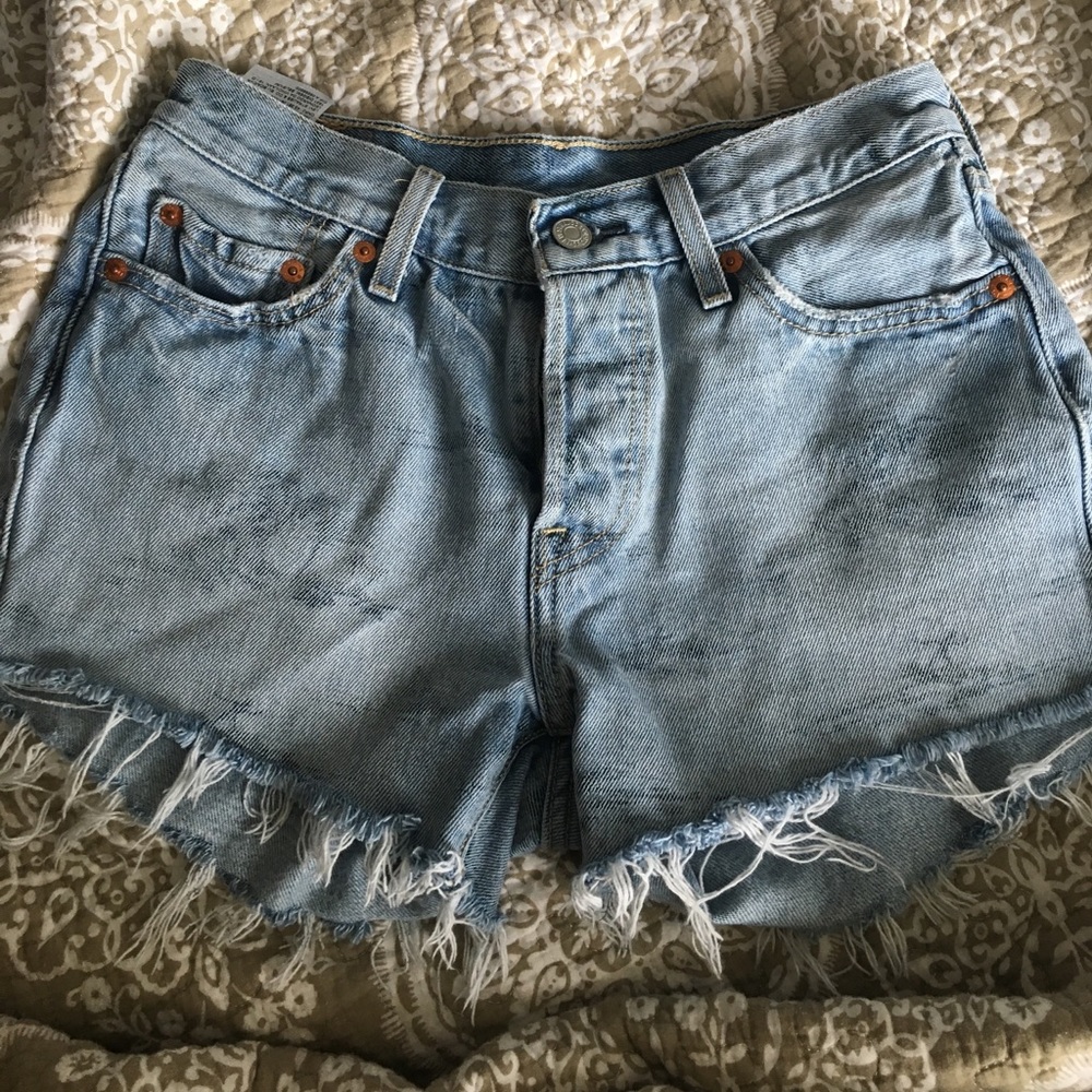 Levi 501 cut off shorts