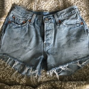 Levi 501 cut off shorts