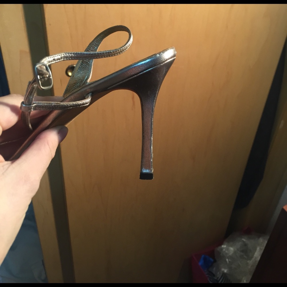 Manolo Blahnik strapped gold sandals - Picture 3 of 4
