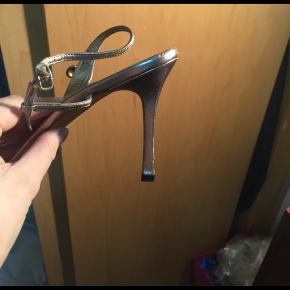 Manolo Blahnik strapped gold sandals - Picture 3 of 4