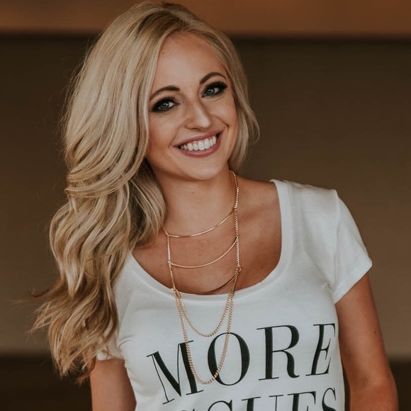 ✨ LAST ✨ Gold Chain Drape Necklace - Picture 2 of 2