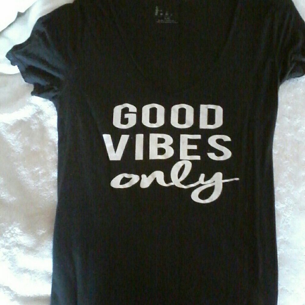 Good vibes only t shirt