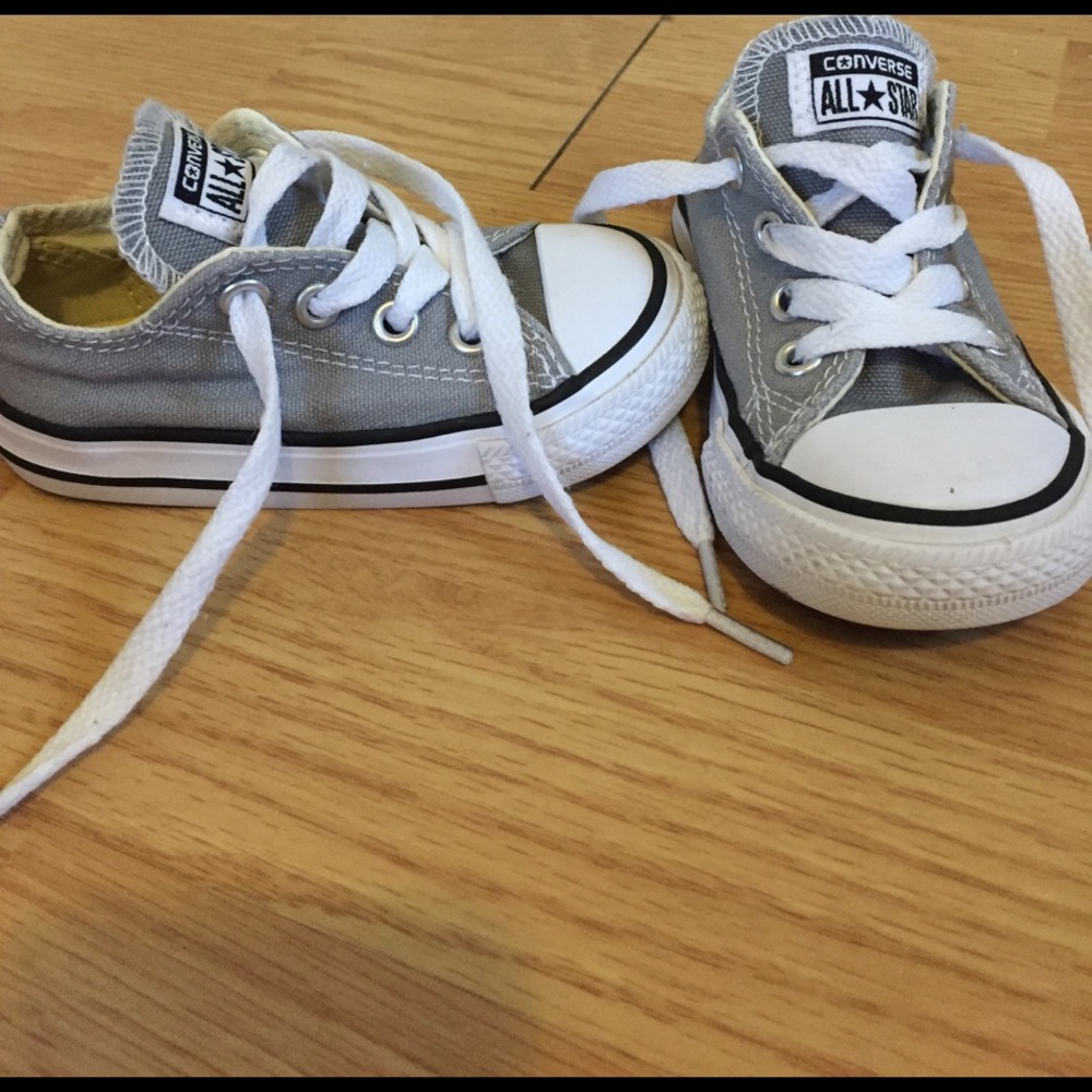 Gray size 5 converse. Perfect condition.