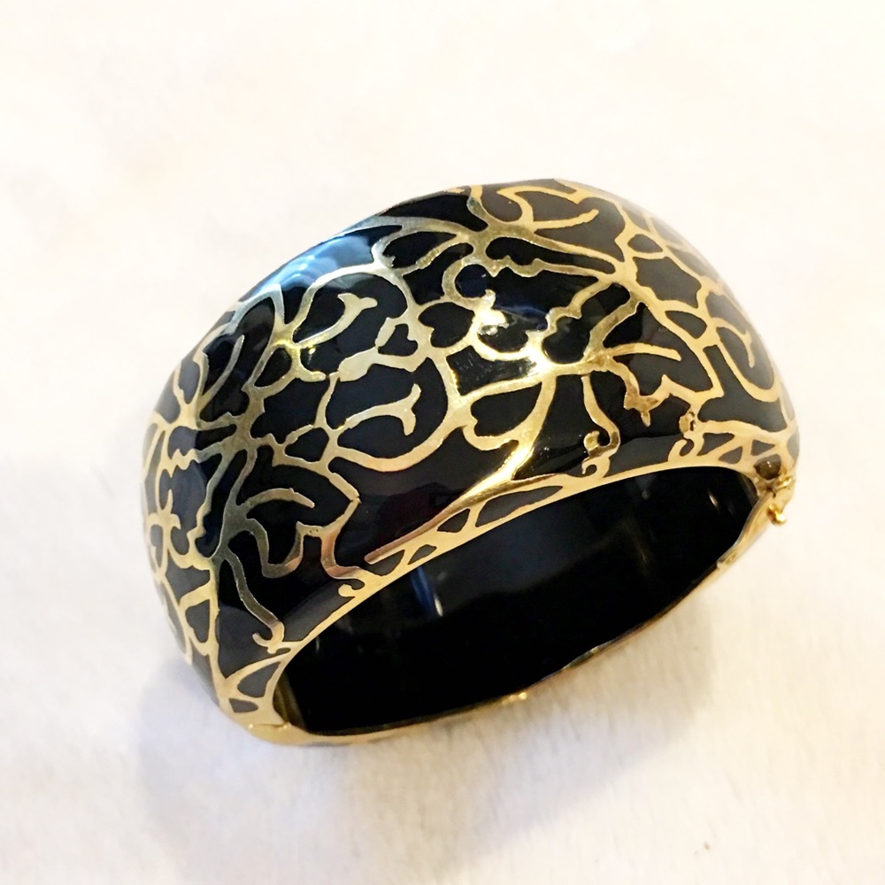 Black and Gold Clasp Bracelet