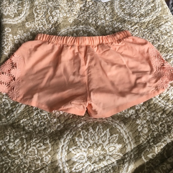 Peach Roxy shorts - Picture 2 of 3