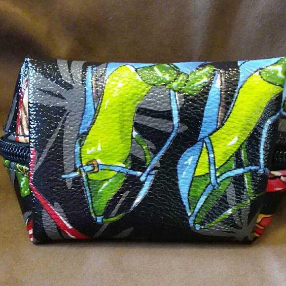 Shoe design coin purse. - Picture 4 of 6