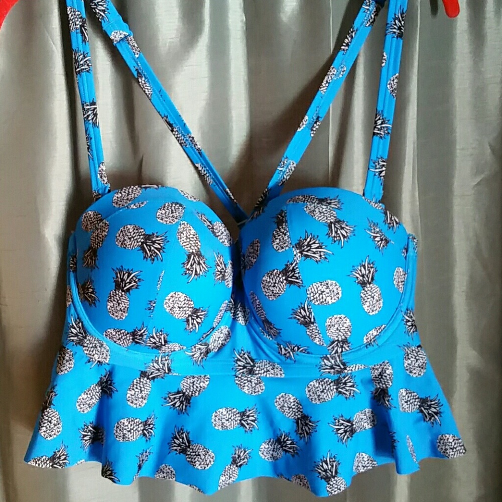 Adorable bathing suit Top by Torrid