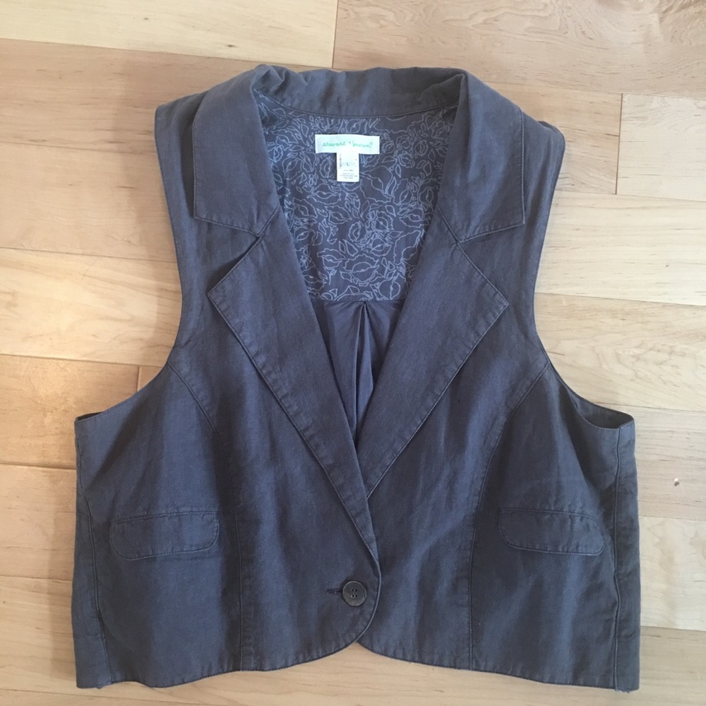 Never worn, perfect layering vest