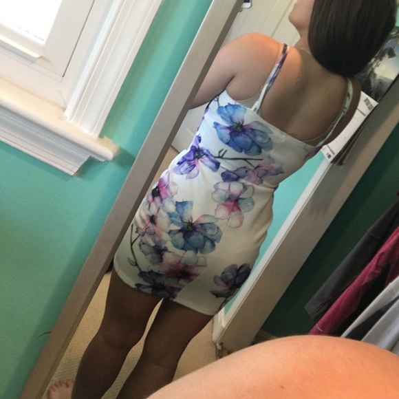 Floral sleeveless short dress - Picture 3 of 3