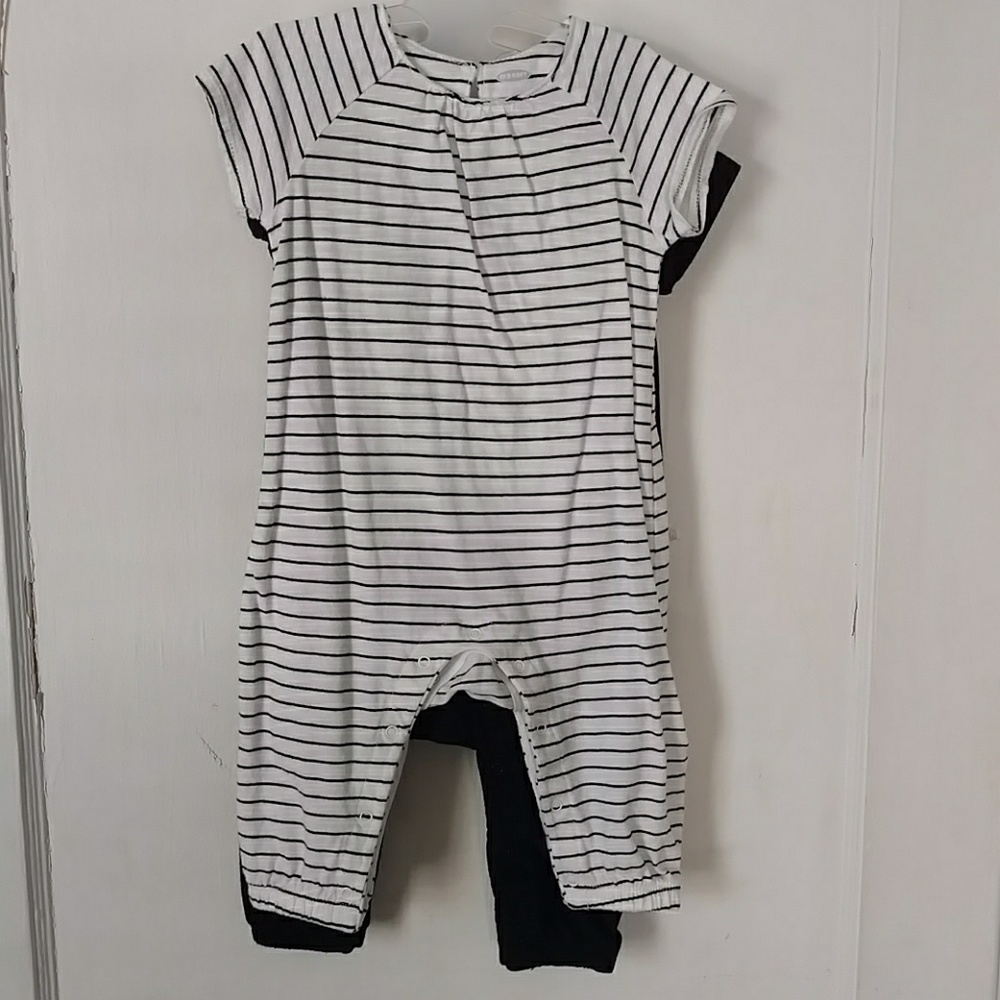 Set of two rompers
