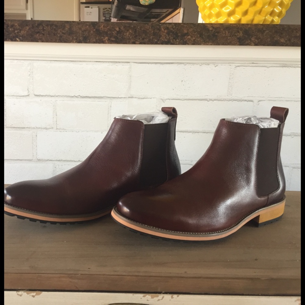 Brand new men's Chelsea boot!!