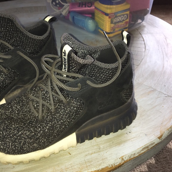 Size 8 adidas tubular - Picture 2 of 6