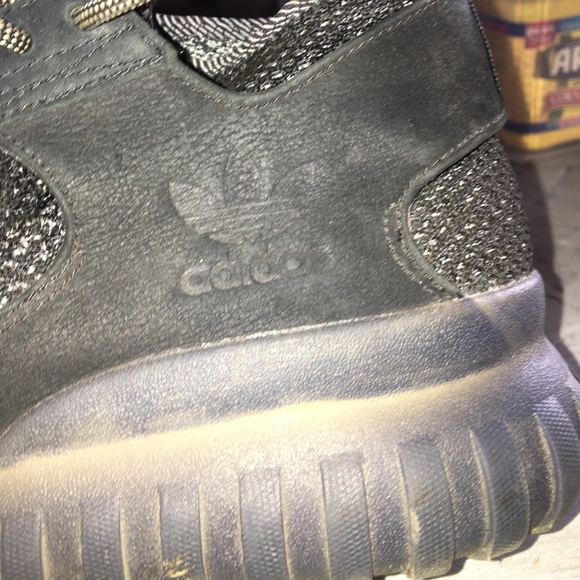 Size 8 adidas tubular - Picture 3 of 6
