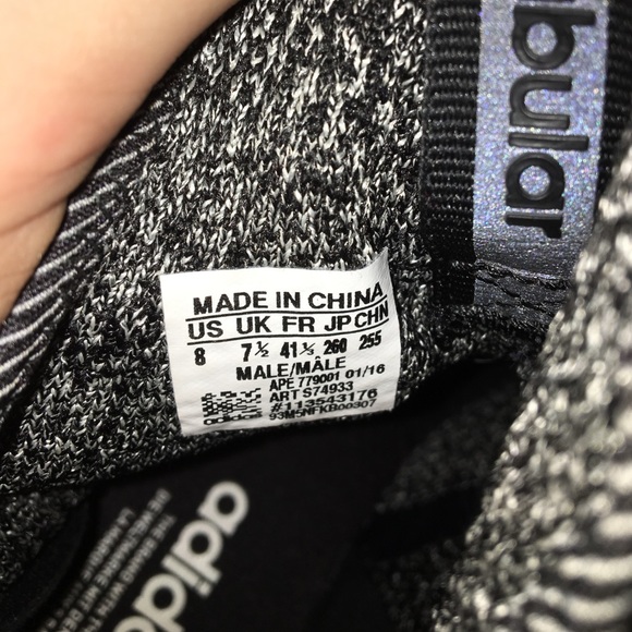 Size 8 adidas tubular - Picture 6 of 6