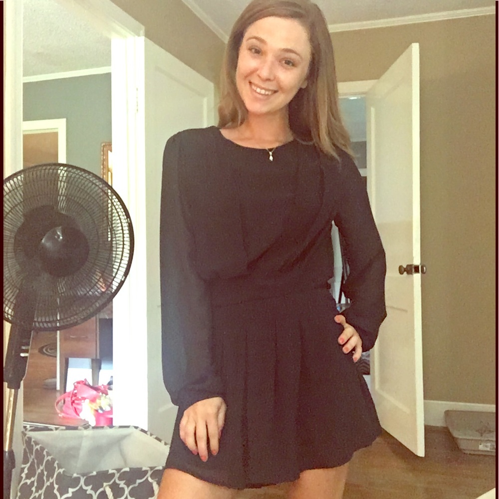 ❗️Long Sheer Sleeve Black Romper Forever 21 ❗️