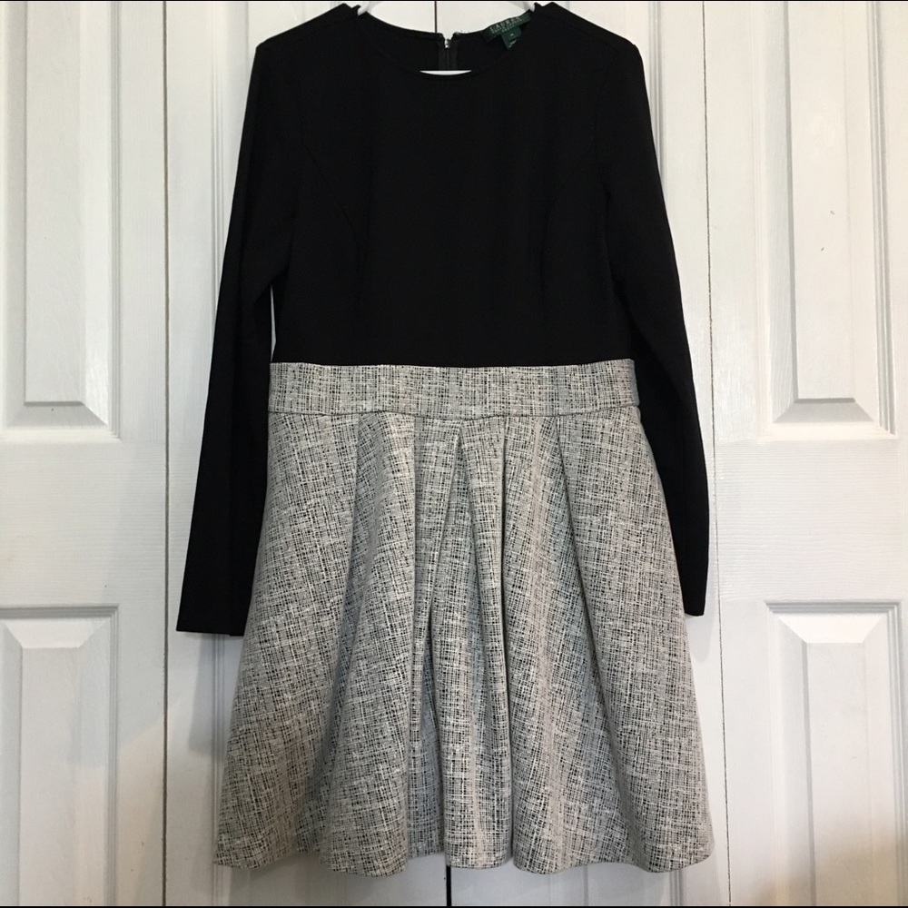 Long sleeve dress with pockets!