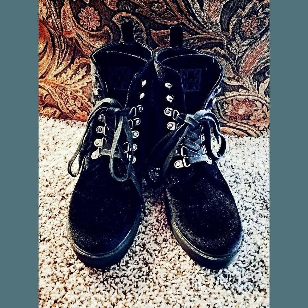 🎀ONE DAY SALE🎀 TUK Brand Women's Velvet Boots