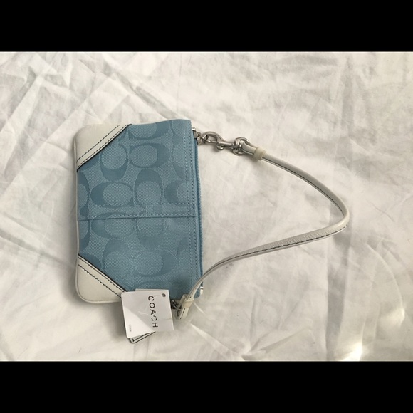 Coach wristlet nwt - Picture 1 of 1