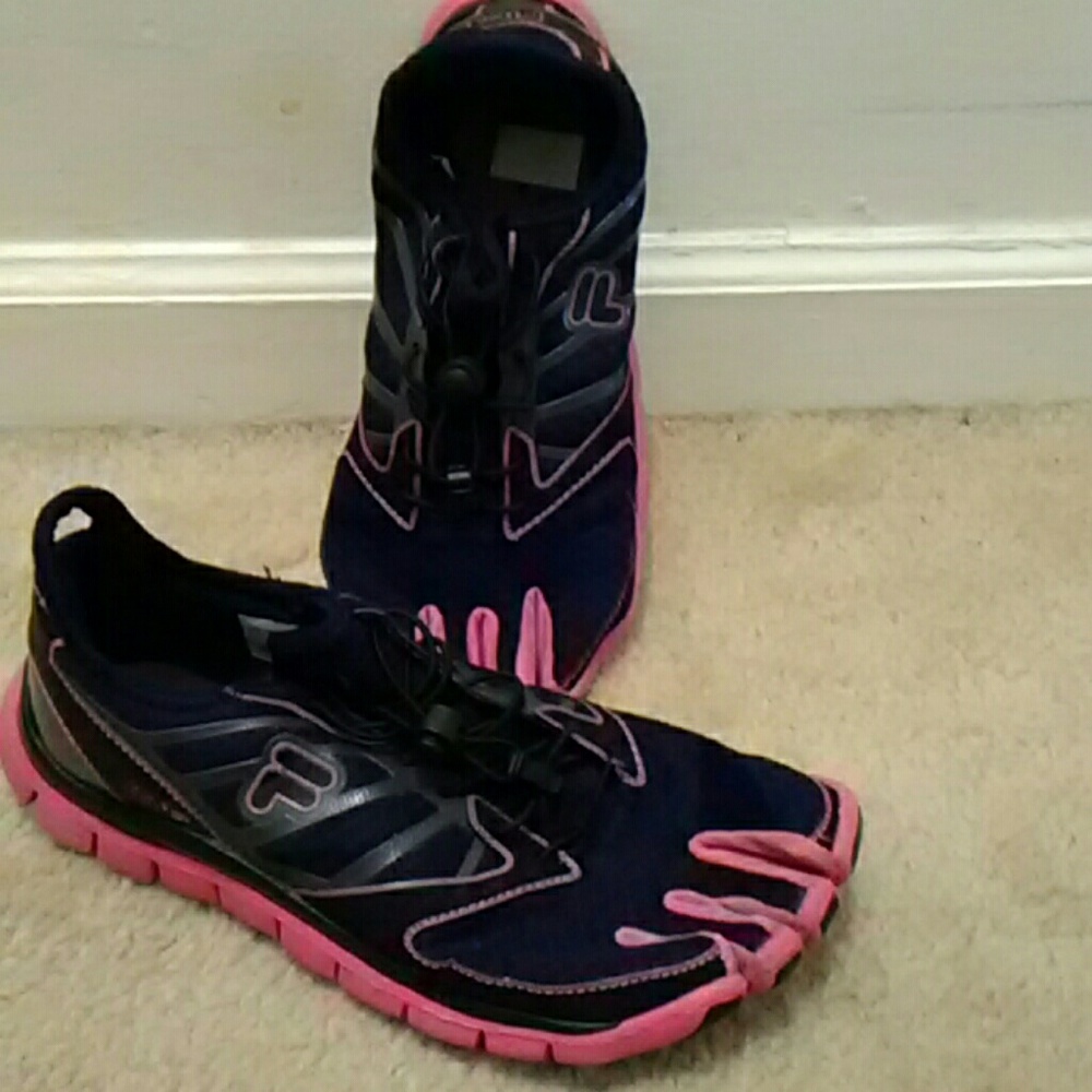 Fila toes shoes