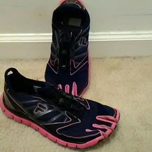 Fila toes shoes