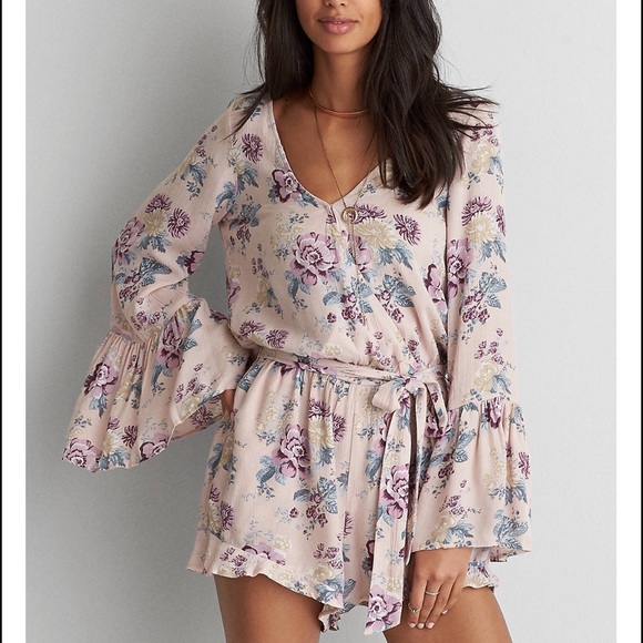 Other - American Eagle Floral Romper w/ Pockets