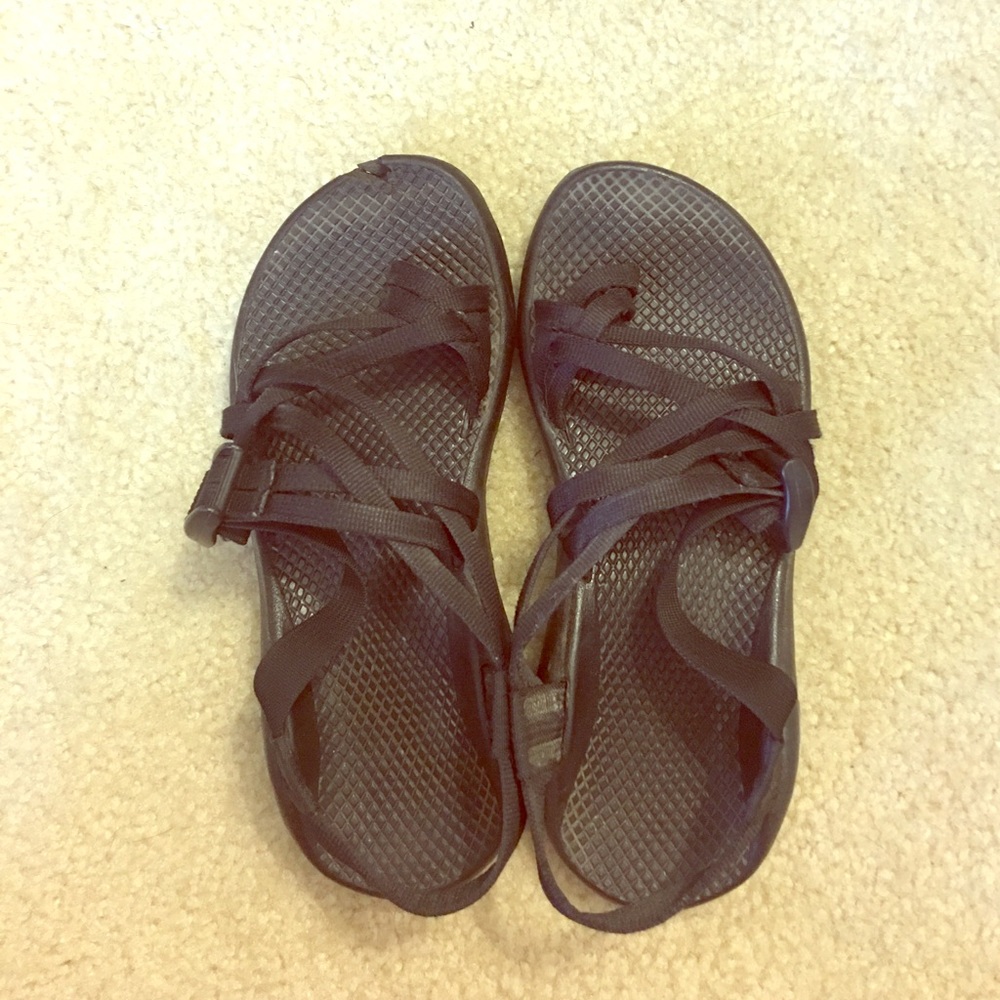 Chacos black double toe strap Sandals